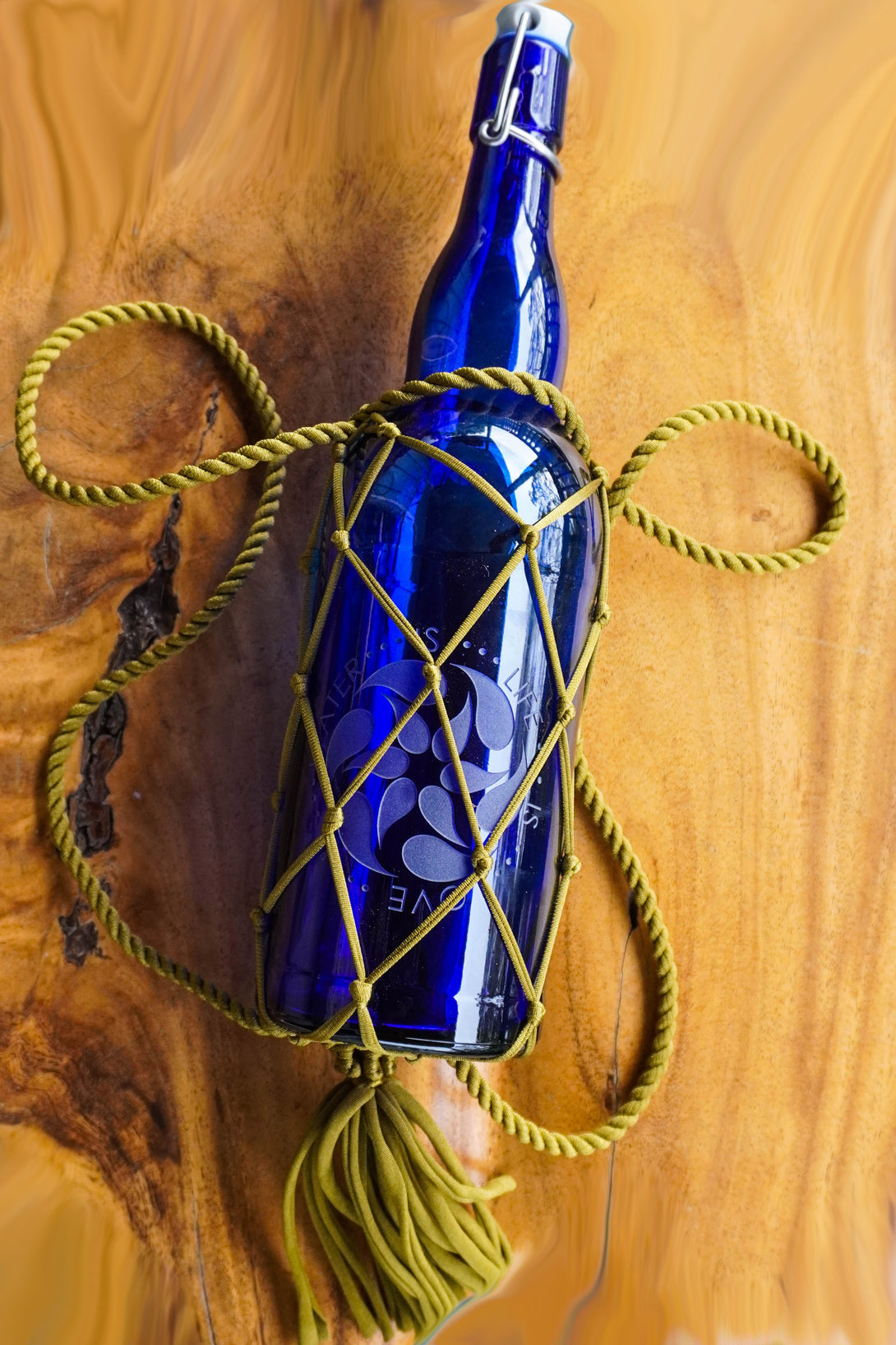 String Boottele String Bottle Holder ~ BackPack w/Tassel – Blue Bottle Love