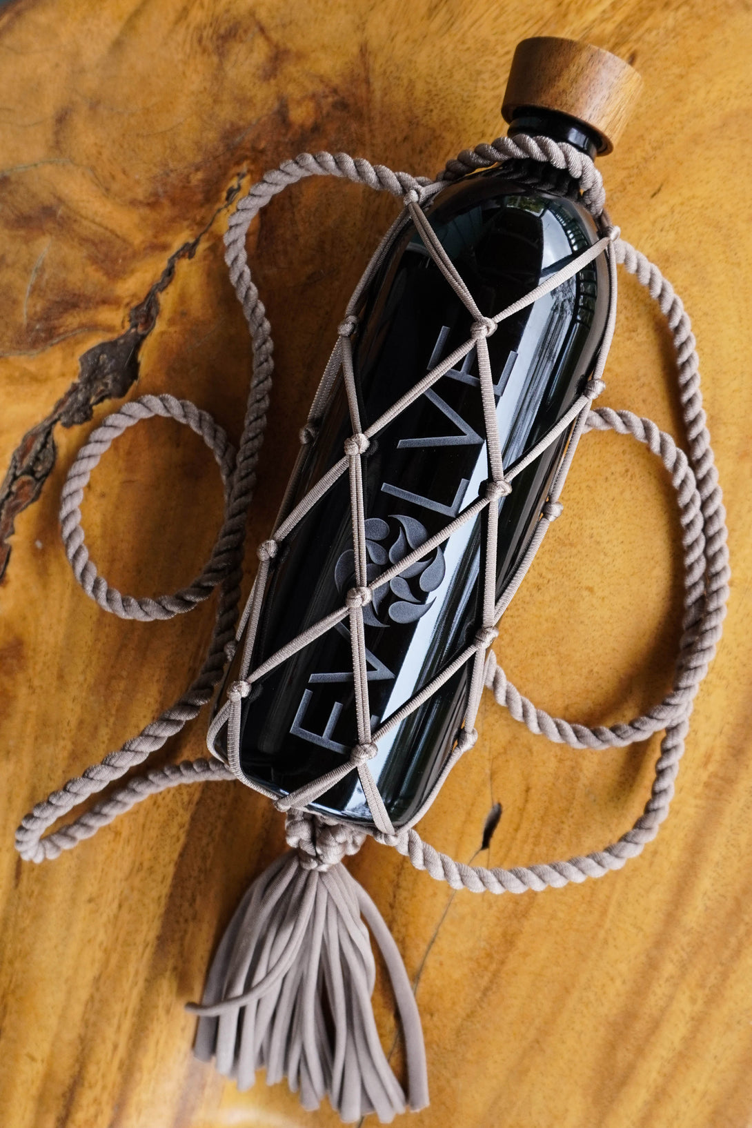 String Boottele String Bottle Holder ~ BackPack w/Tassel – Blue Bottle Love